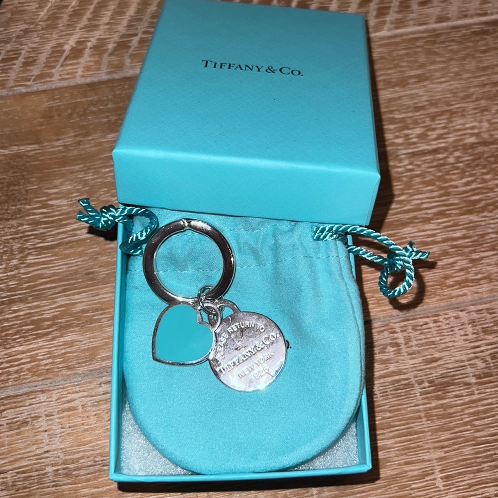 Tiffany & co. Brand new IN BOX keychain blue heart silver